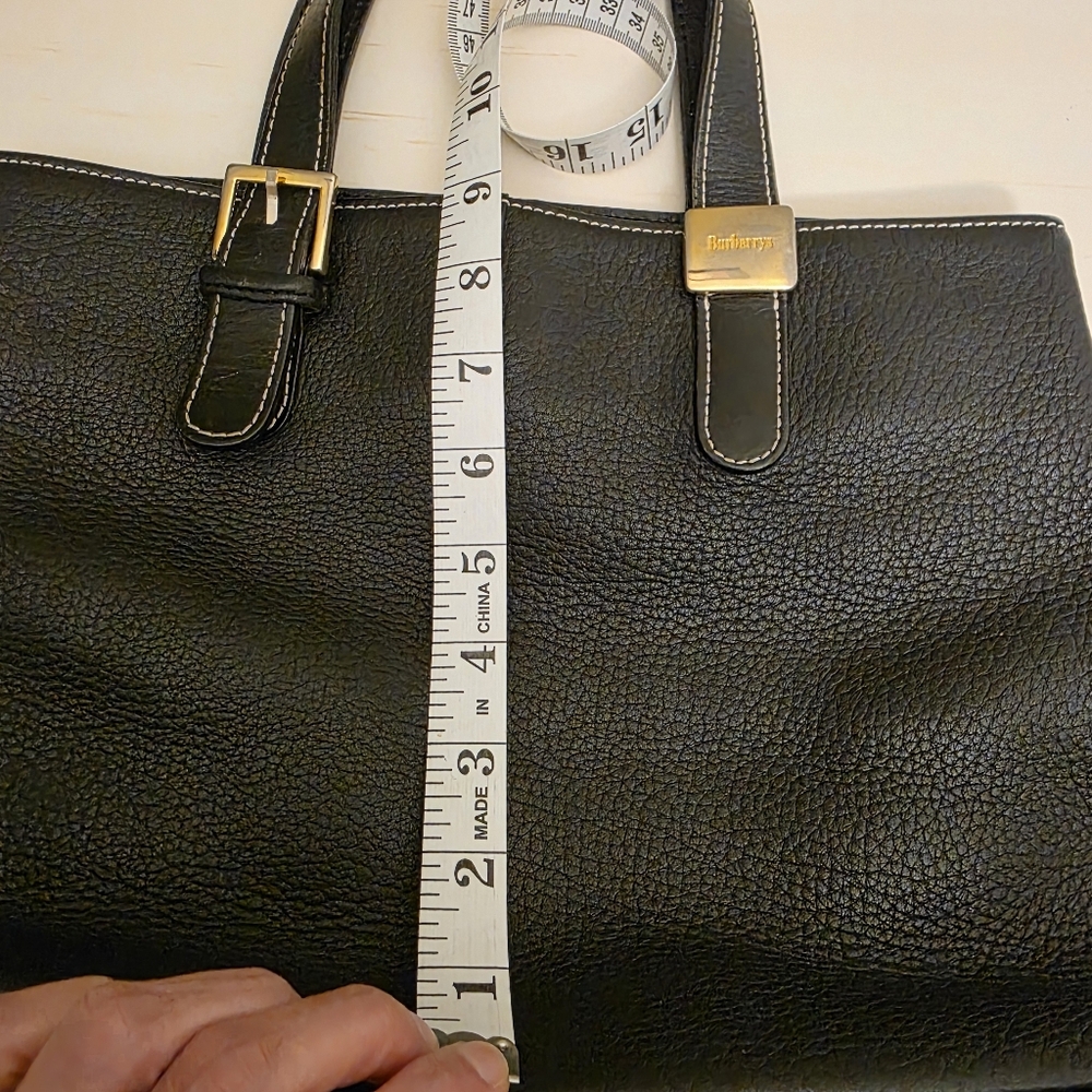 Burberry | Vintage Small Black Leather Handbag - Picture 14 of 16